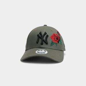 New Era Women's New York Yankees 'Rose Emblem' 9FORTY Strapback
